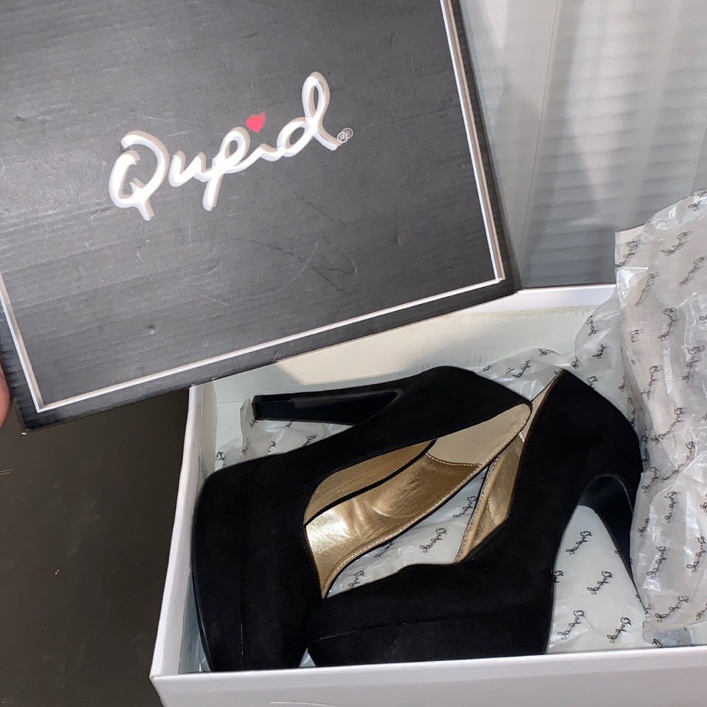 Qupid Black Suede Pumps; Size 8.5